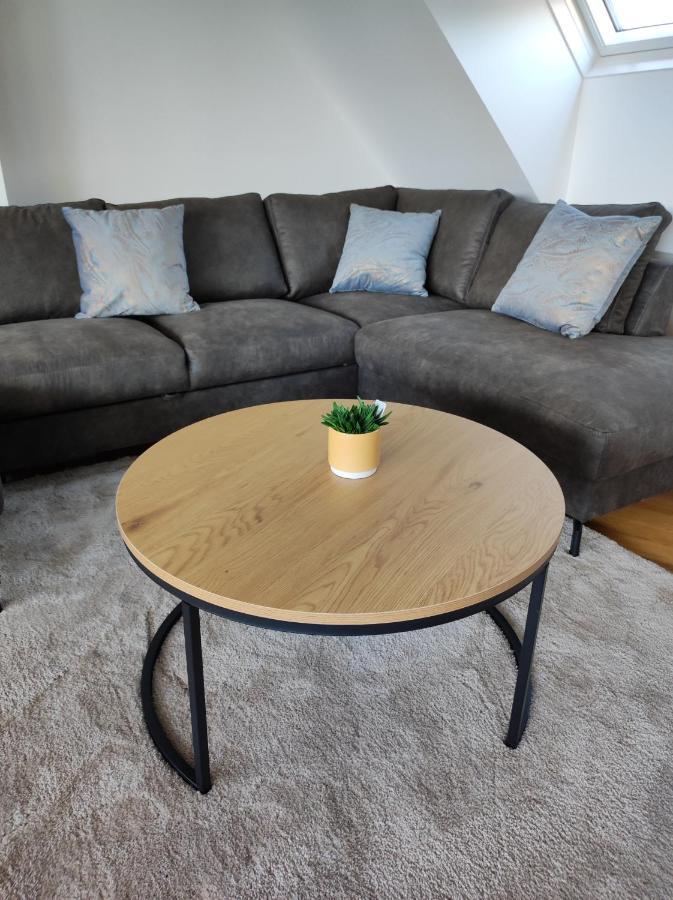 Luxurioeses Penthouse Mit Blick Auf Uno-city Und Dem Kaiserwasser. 3schlafzimmer, 2 Baeder, Privat Lift Ins Appartamento *