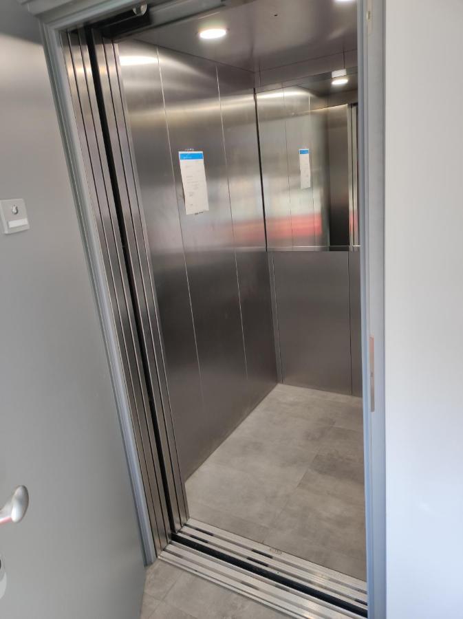 Luxurioeses Penthouse Mit Blick Auf Uno-city Und Dem Kaiserwasser. 3schlafzimmer, 2 Baeder, Privat Lift Ins * Vienna