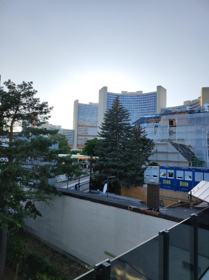 Luxurioeses Penthouse Mit Blick Auf Uno-city Und Dem Kaiserwasser. 3schlafzimmer, 2 Baeder, Privat Lift Ins Vienna