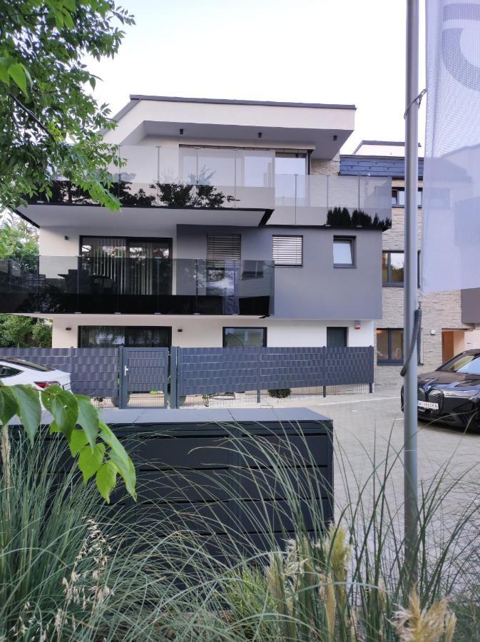 Luxurioeses Penthouse Mit Blick Auf Uno-city Und Dem Kaiserwasser. 3schlafzimmer, 2 Baeder, Privat Lift Ins Appartamento Vienna