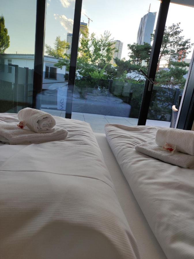 Luxurioeses Penthouse Mit Blick Auf Uno-city Und Dem Kaiserwasser. 3schlafzimmer, 2 Baeder, Privat Lift Ins Vienna