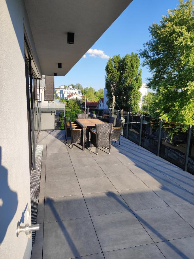 Luxurioeses Penthouse Mit Blick Auf Uno-city Und Dem Kaiserwasser. 3schlafzimmer, 2 Baeder, Privat Lift Ins * Vienna