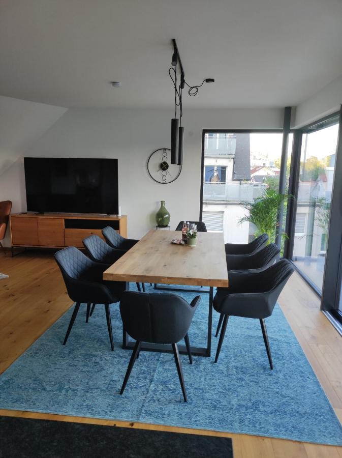 Luxurioeses Penthouse Mit Blick Auf Uno-city Und Dem Kaiserwasser. 3schlafzimmer, 2 Baeder, Privat Lift Ins Appartamento Vienna