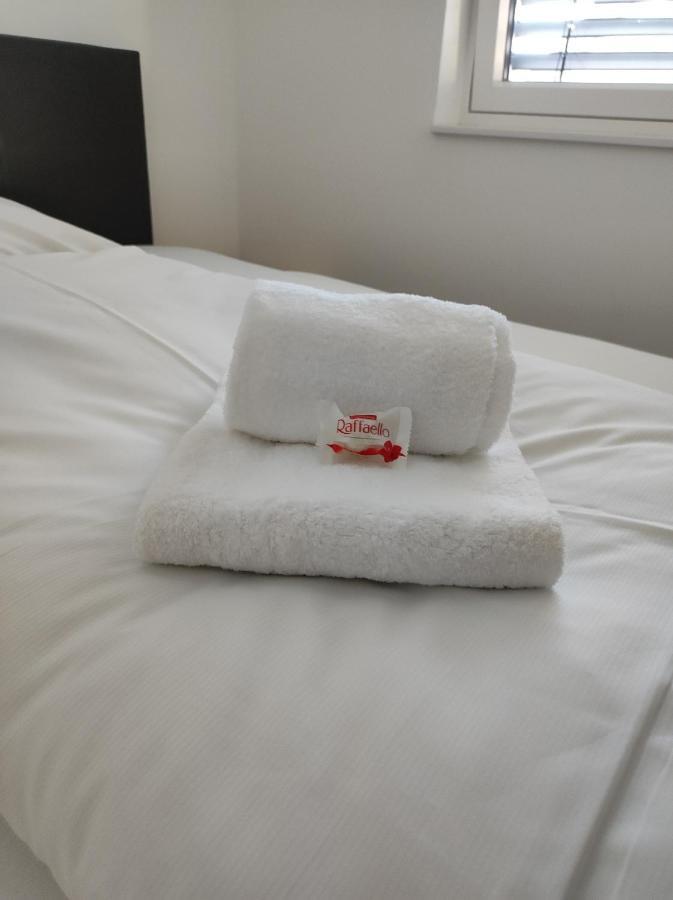 Luxurioeses Penthouse Mit Blick Auf Uno-city Und Dem Kaiserwasser. 3schlafzimmer, 2 Baeder, Privat Lift Ins * Vienna