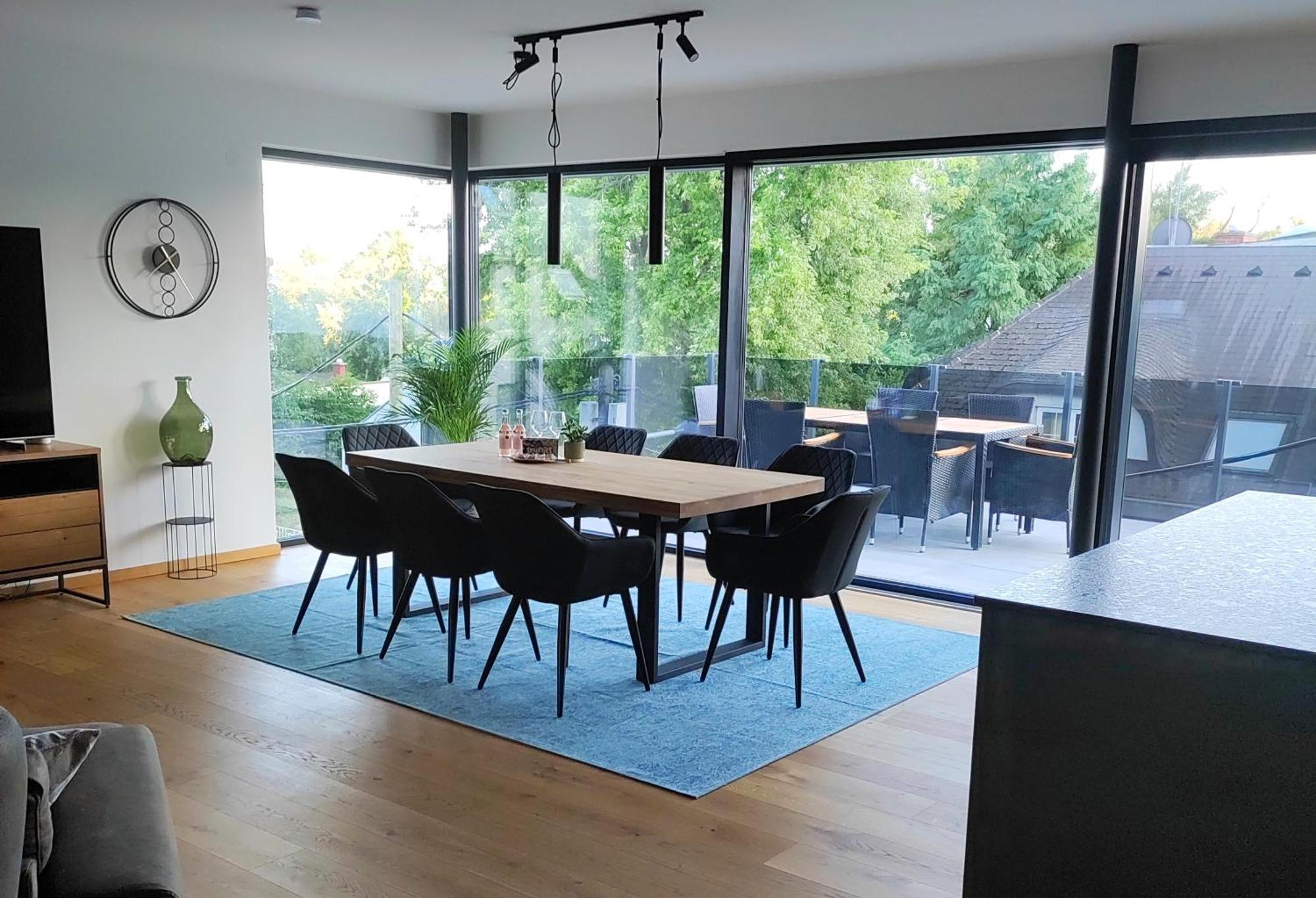 Appartamento Luxurioeses Penthouse Mit Blick Auf Uno-city Und Dem Kaiserwasser. 3schlafzimmer, 2 Baeder, Privat Lift Ins *